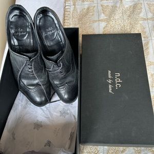 NDC Black Leather Low-heeled Brogues